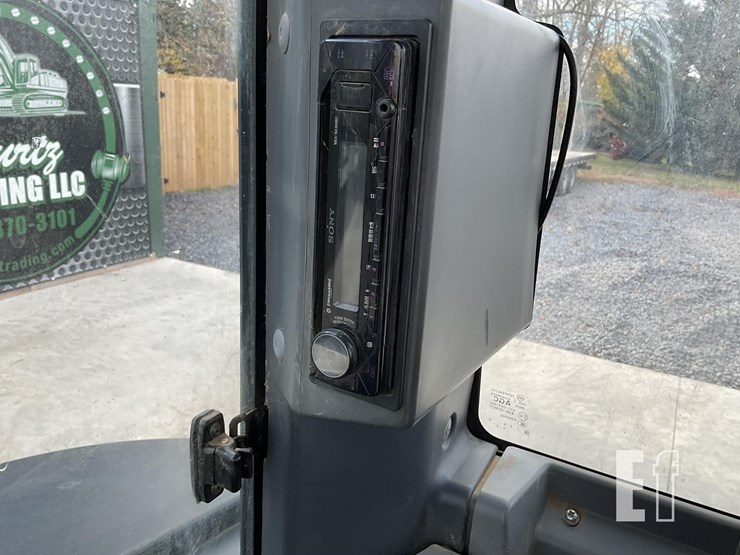 2019-kubota-kx040-4-image-15