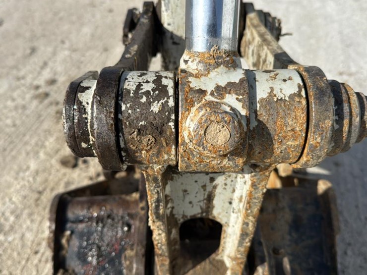 takeuchi-tb145-image-17