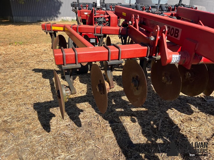 case-ih-530b-ecolo-tiger-9-shank-disk-ripper-image-14