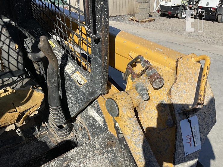 2006-deere-ct322-image-12