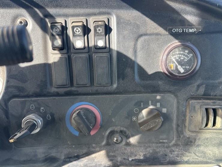 2005-caterpillar-740-image-33