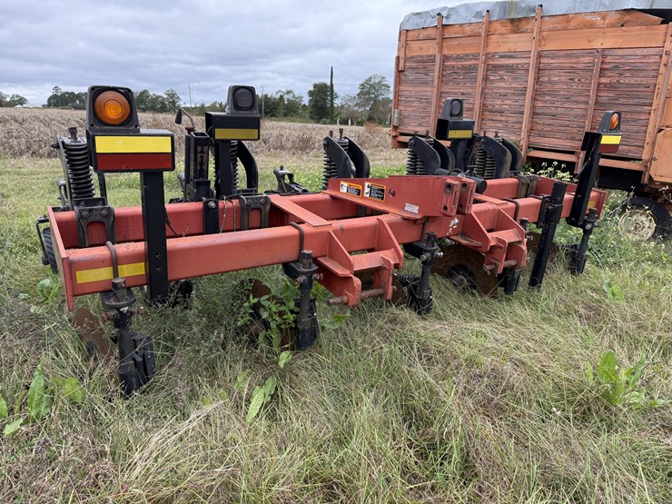 case-ih-2500-image-1