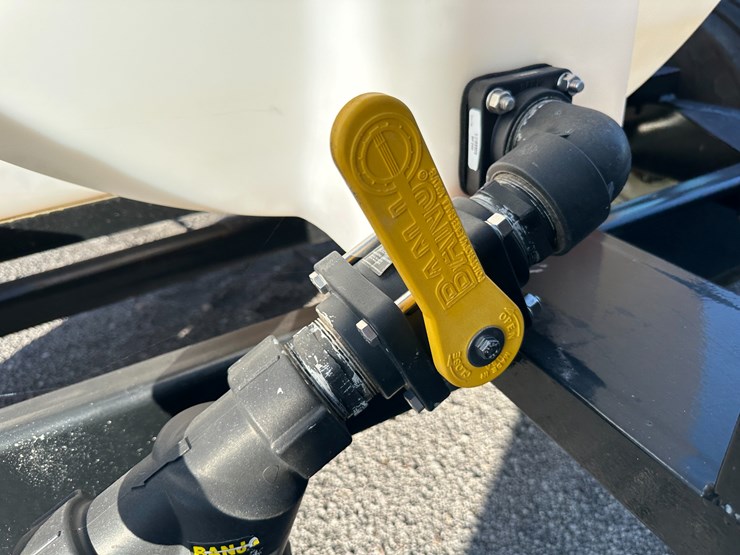 #32832-•-adams-500gal-water-trailer-image-31