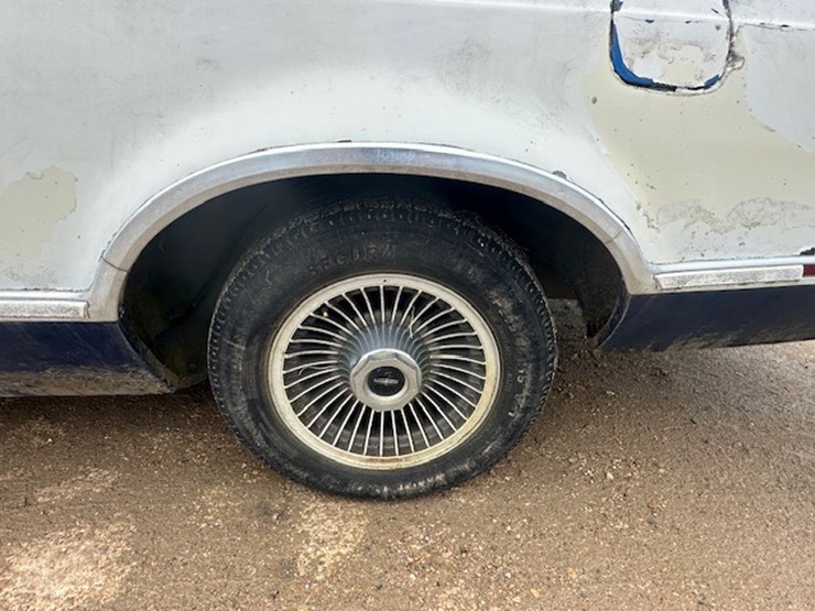 #22600-•-1978-ford-thunderbird-|-for-parts-&-repairs-only-image-9