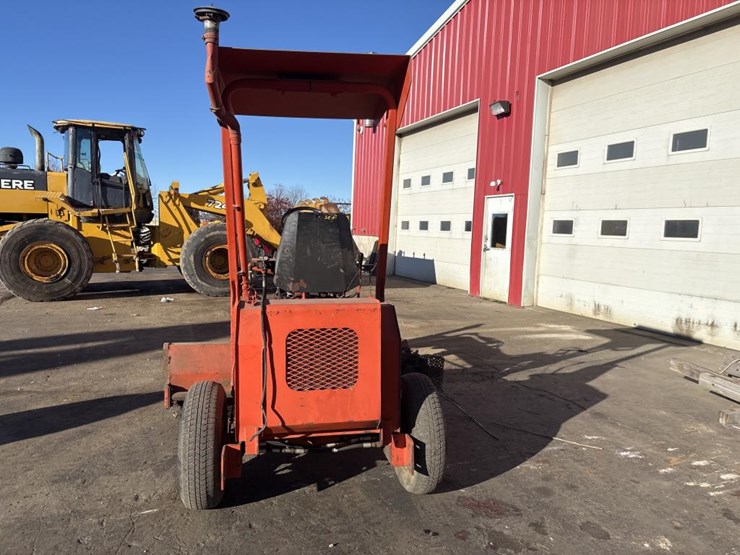 #3808-•-72"-ride-on-power-broom-image-3