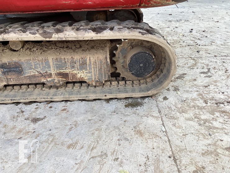 2018-takeuchi-tb240-image-13