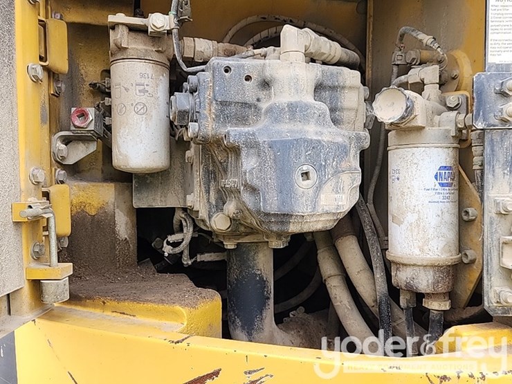 2013-komatsu-pc228us-lc-8-image-11