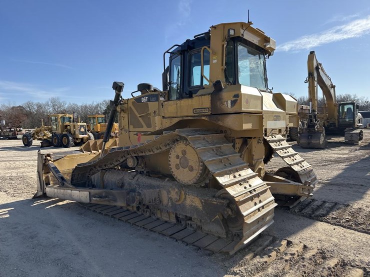 2012-caterpillar-d6t-image-3