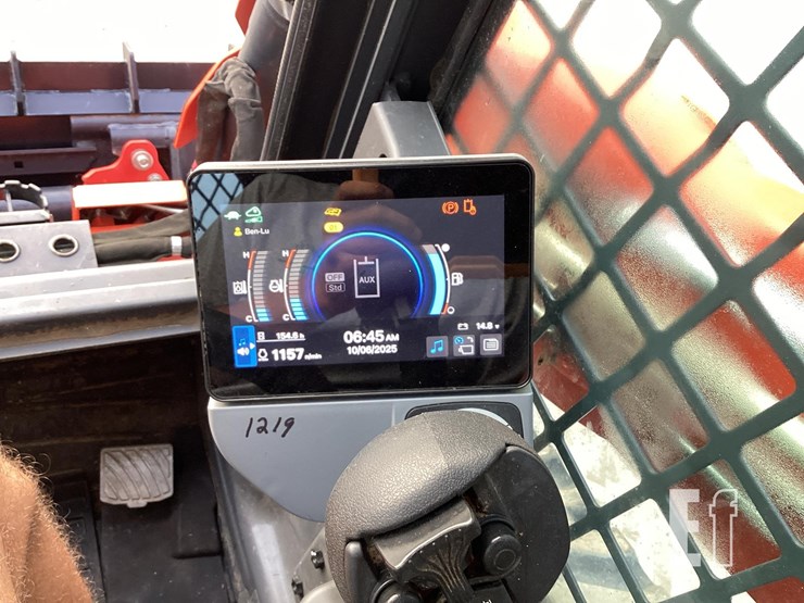 2024-kubota-svl75-3-image-17