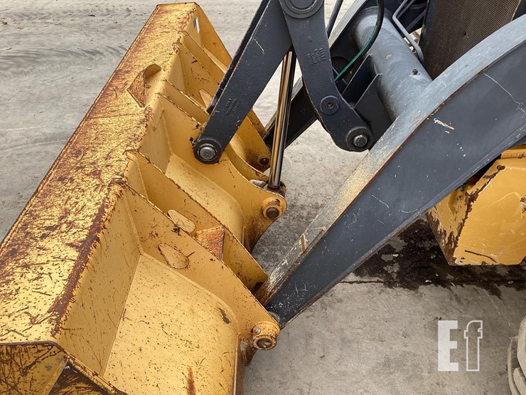 2017-deere-410l-image-10