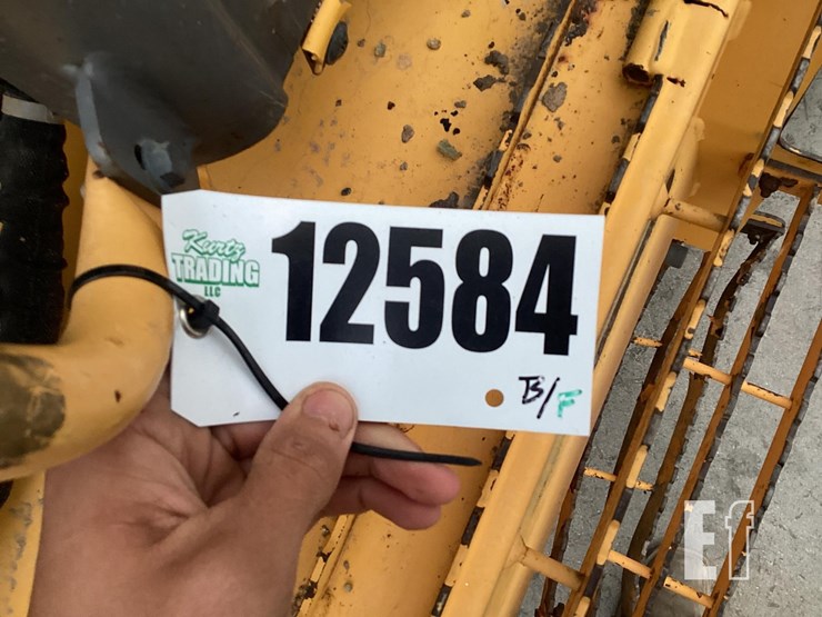 2012-volvo-bl70b-image-21