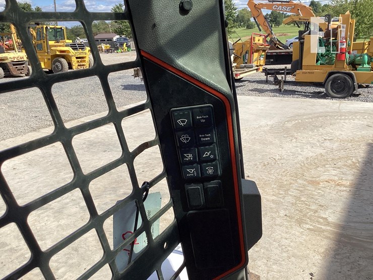 2021-bobcat-t64-image-18