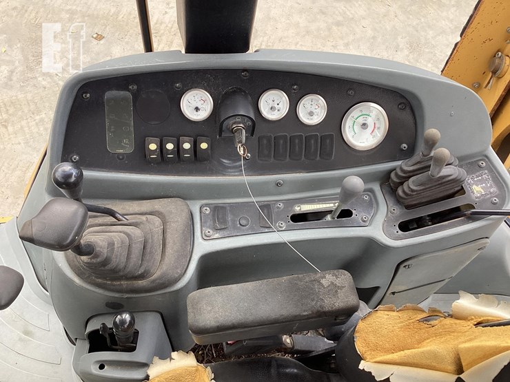 2004-caterpillar-416d-image-13