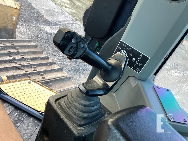 2021-deere-750l-image-15