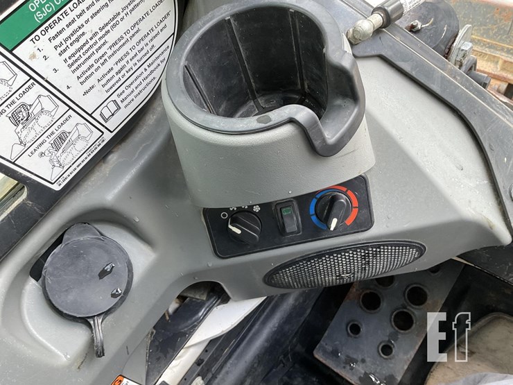 2021-bobcat-t740-image-17