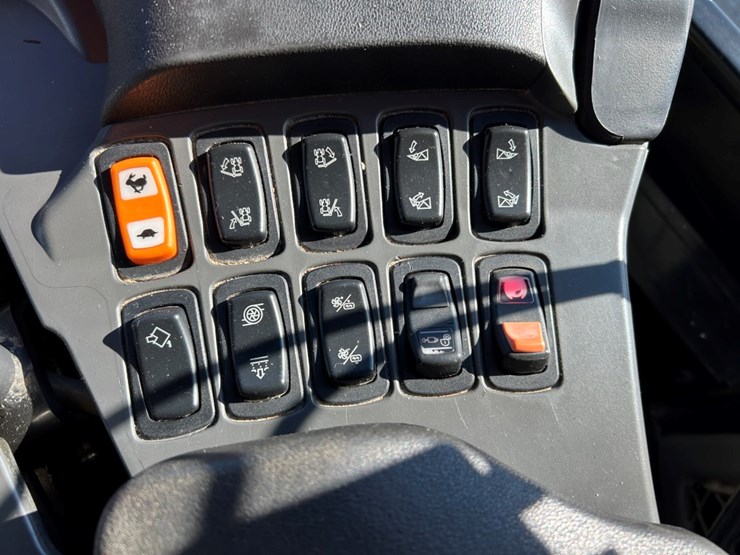 2016-ag-chem-rg1100b-image-45