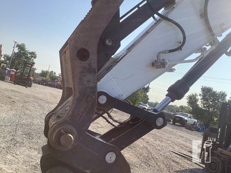 2021-bobcat-e165-image-12