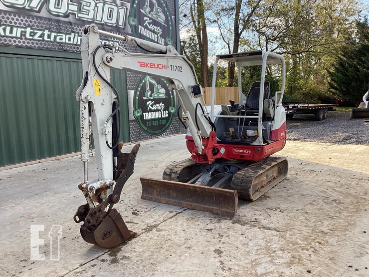 2018-takeuchi-tb240-image-8