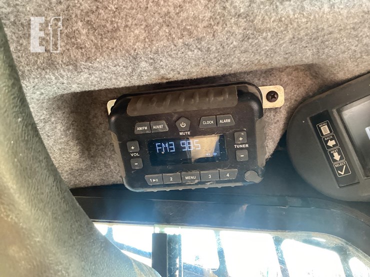 2021-deere-325g-image-19