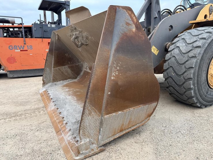 #1911-•-2004-volvo-220e-loader-image-8