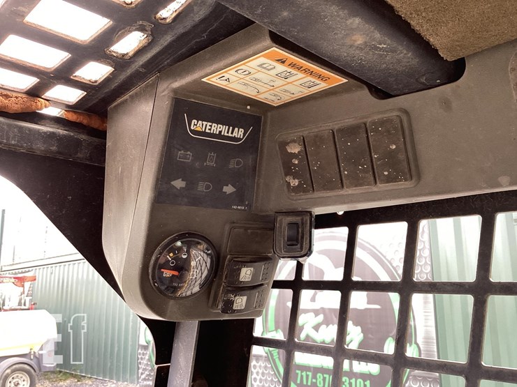 2000-caterpillar-216-image-15