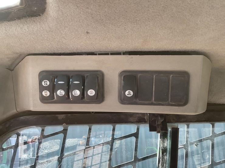 2014-caterpillar-272d-xhp-image-15