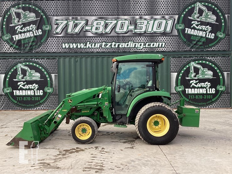 2017-john-deere-4052r-image-1