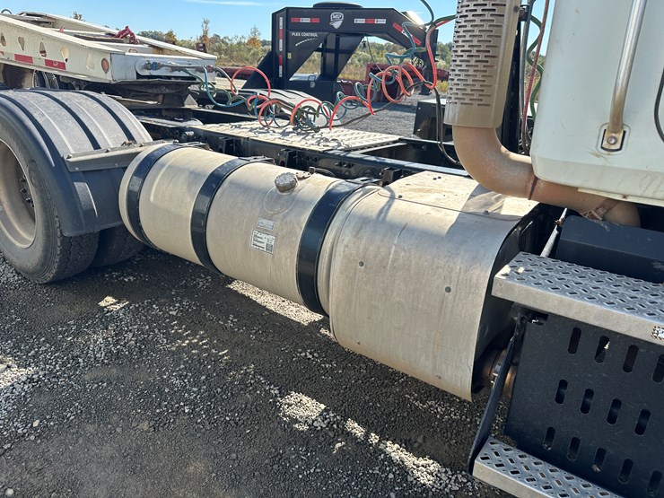 #32746-•-2014-mack-chu-t/a-daycab-truck-tractor-vin:-1m2an07y4em016702-image-40