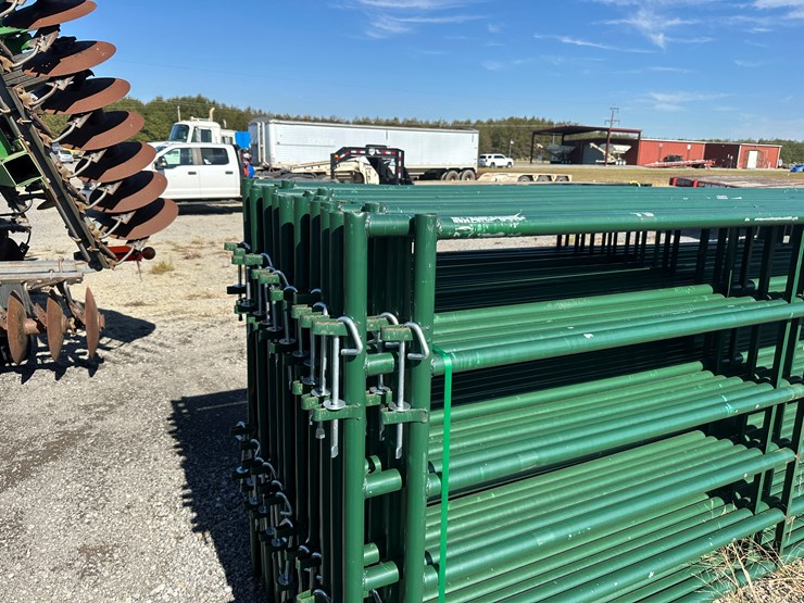 #32801-•-lot-of-(25)-corral-panels-image-7