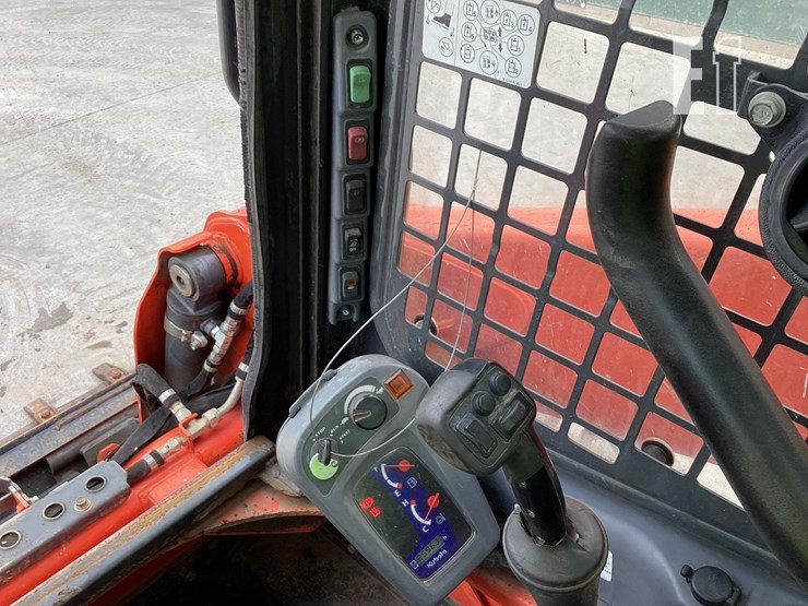 2022-kubota-ssv75-image-15