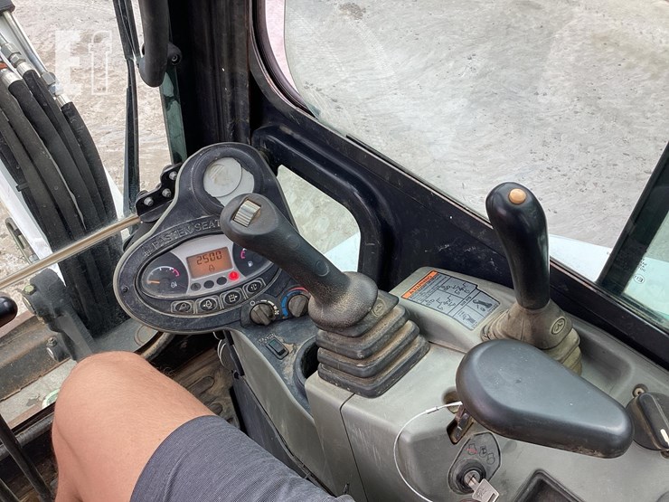 2014-bobcat-e32-image-17