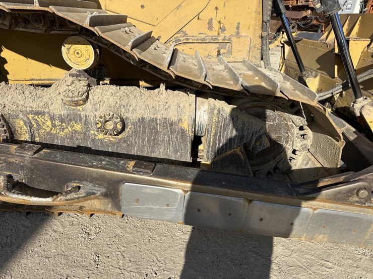 2012-caterpillar-d6t-image-44