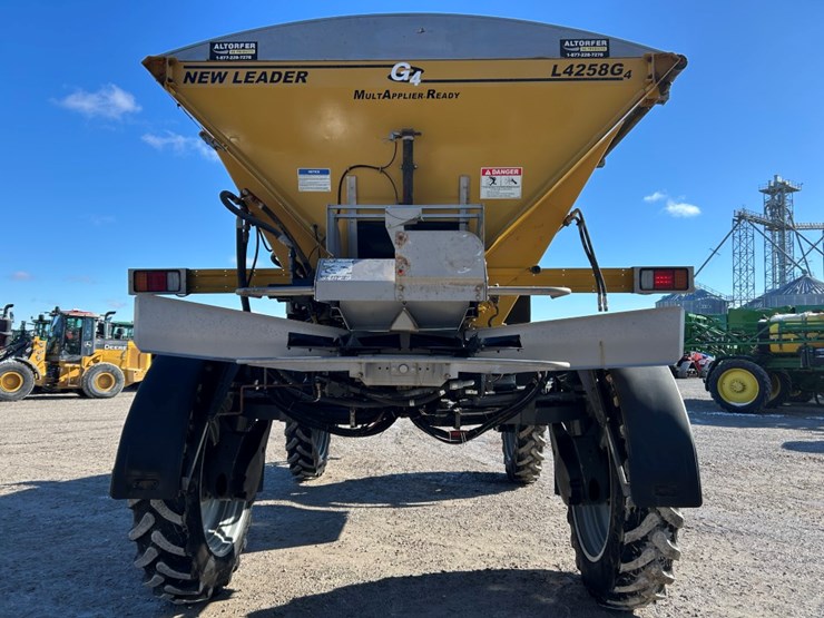 2016-ag-chem-rg1100b-image-4