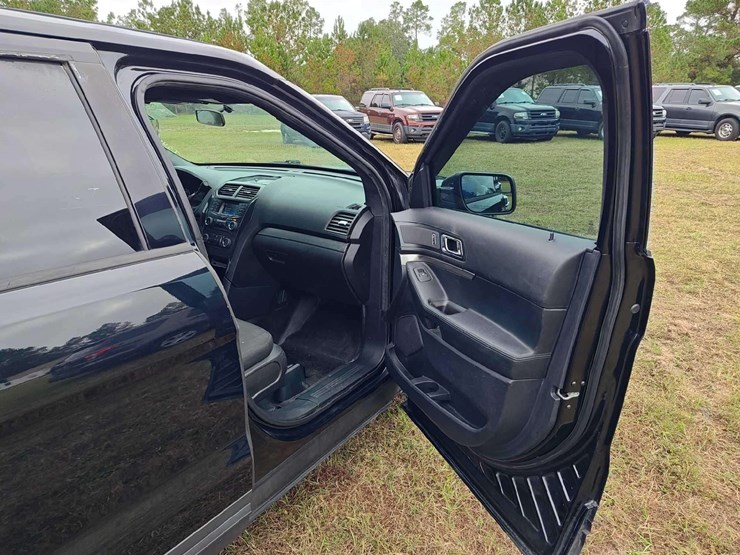 2018-ford-explorer-image-24