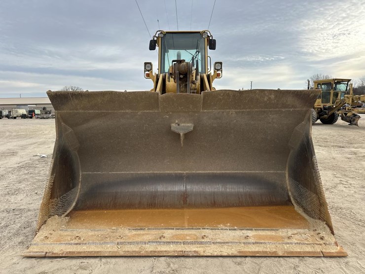 2002-deere-744h-image-8