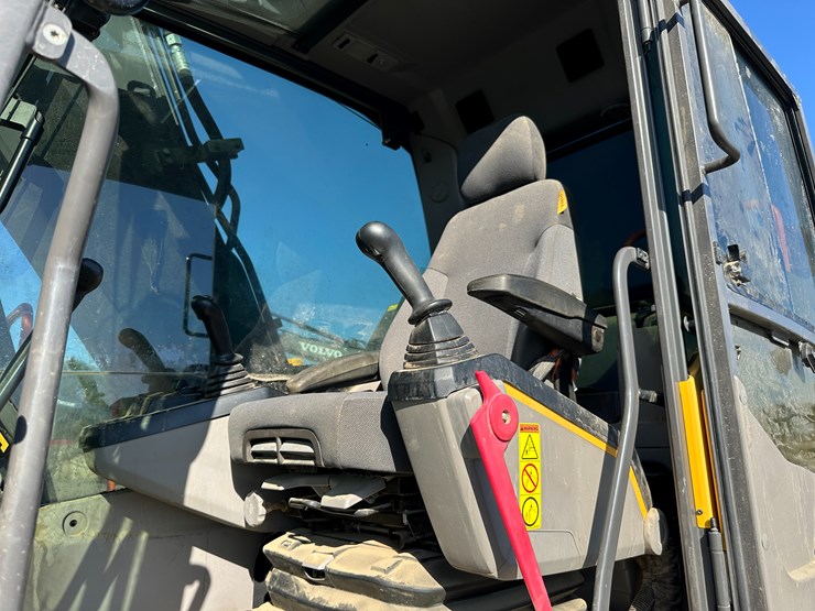 #32824-•-volvo-ec160e-crawler-excavator-w/hydraulic-thumb-image-79