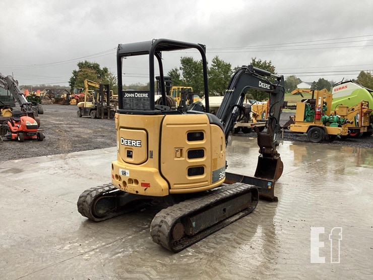 2015-deere-35g-image-4