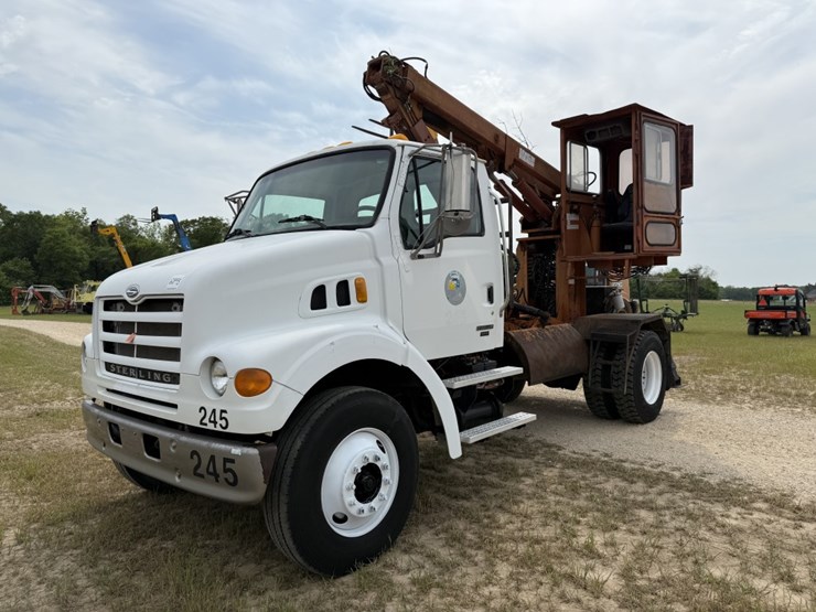 #2898-•-2005-sterling-debris-truck-image-2