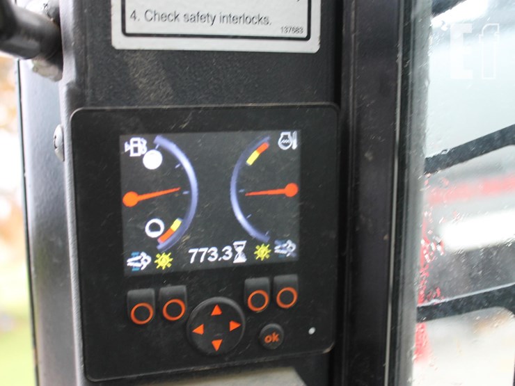 2021-gehl-r165-image-8