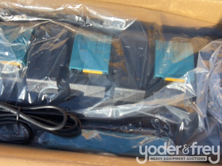 makita-18-volt-4-bank-charger-image-6