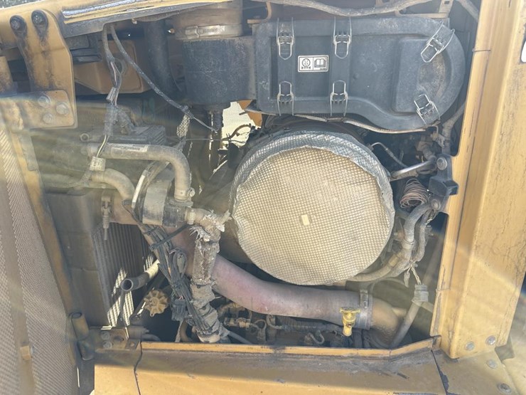 2012-caterpillar-d6t-image-25