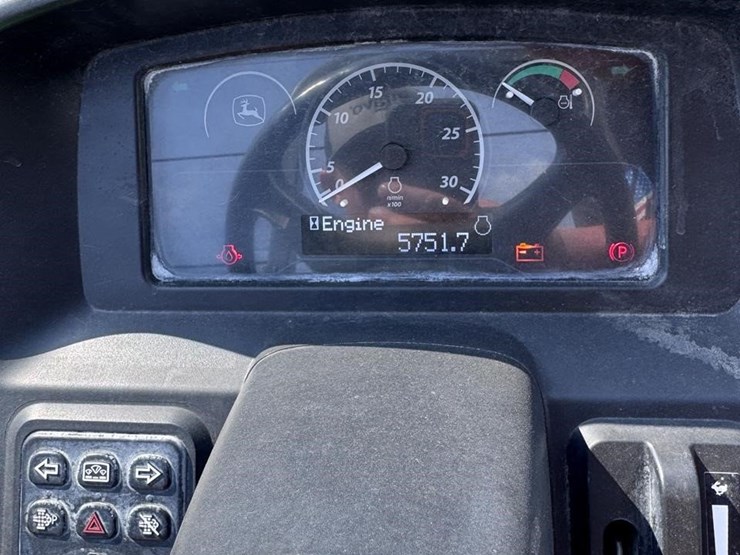 2020-john-deere-4044m-image-15