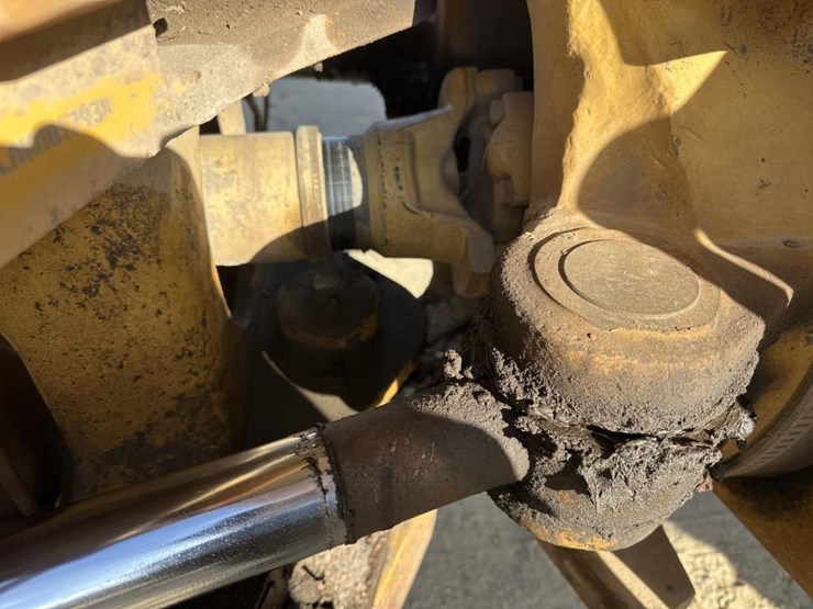 2005-caterpillar-740-image-23