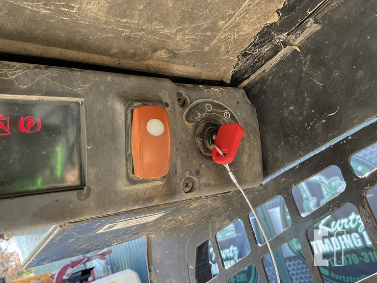 2006-deere-ct322-image-15