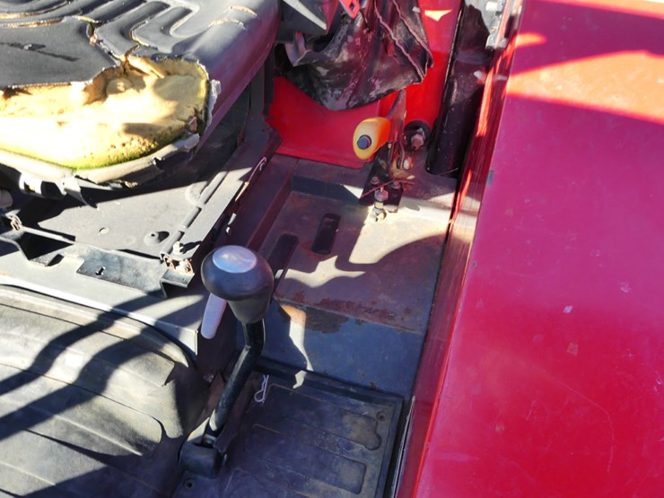 massey-ferguson-4710-image-15