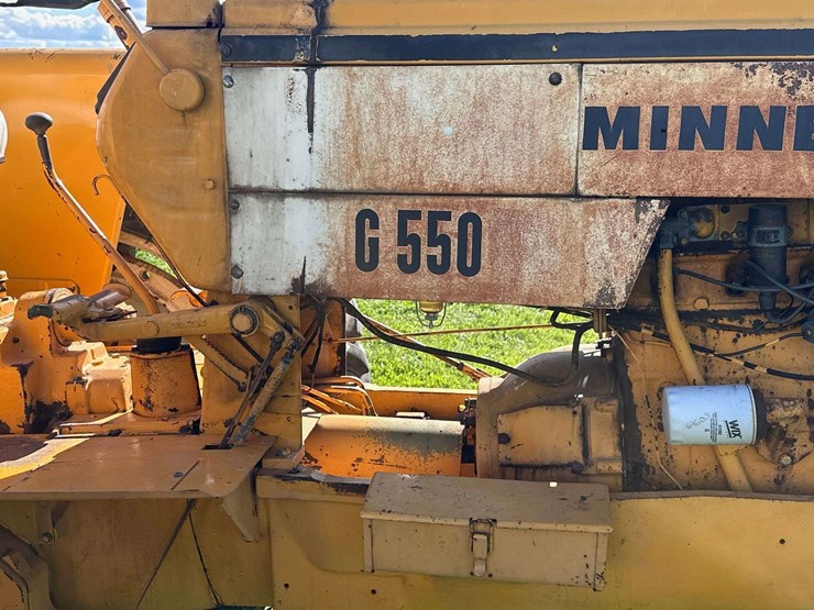 minneapolis-moline-g550-image-47