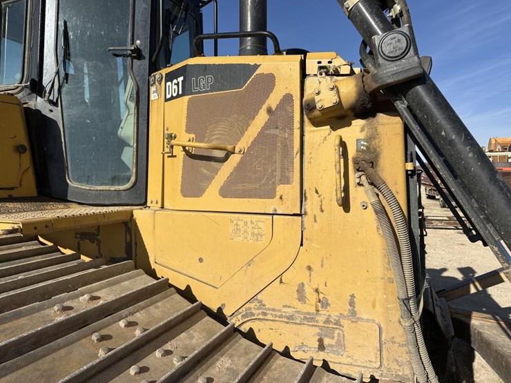 2012-caterpillar-d6t-image-17