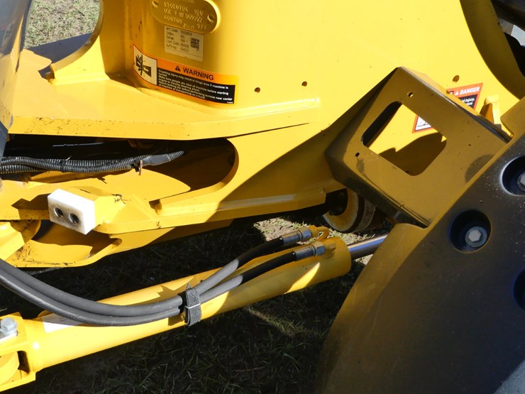 2021-deere-204l-image-8