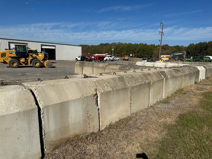 #32728-•-lot-of-(13)-~57"x80"-concrete-culvert-sectionss-image-4