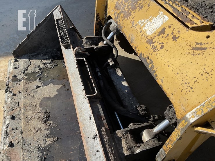 2018-caterpillar-272d2-xhp-image-10